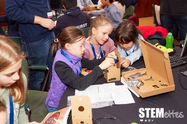 Three little Stemettes working together and assembling a structure.