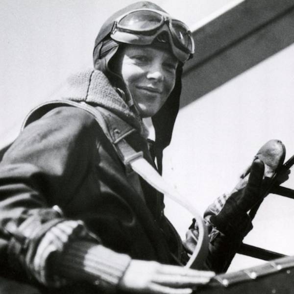 Meet Amelia Earhart | Stemettes Zine